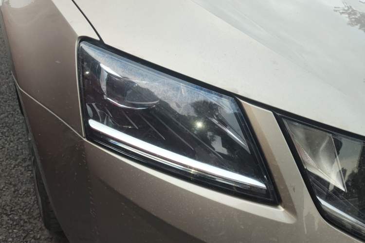 Used Skoda Octavia 2018 TSI280 DSG Flagship Edition Right Front Headlight