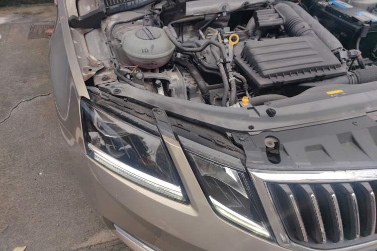 Used Skoda Octavia 2018 TSI280 DSG Luxury Edition Right Front Headlight
