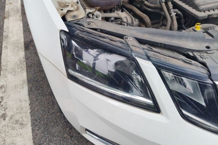 Used Skoda Octavia 2018 TSI280 DSG Luxury Edition Right Front Headlight