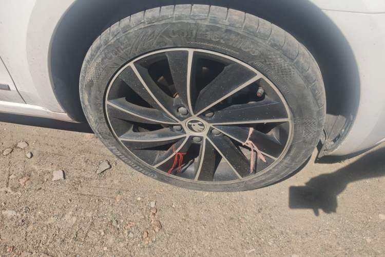 Used Skoda Octavia 2018 TSI280 DSG Luxury Edition Right Front Wheel Hub