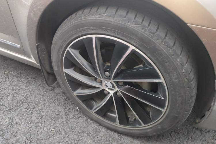 Used Skoda Octavia 2018 TSI280 DSG Flagship Edition Right Front Wheel Hub