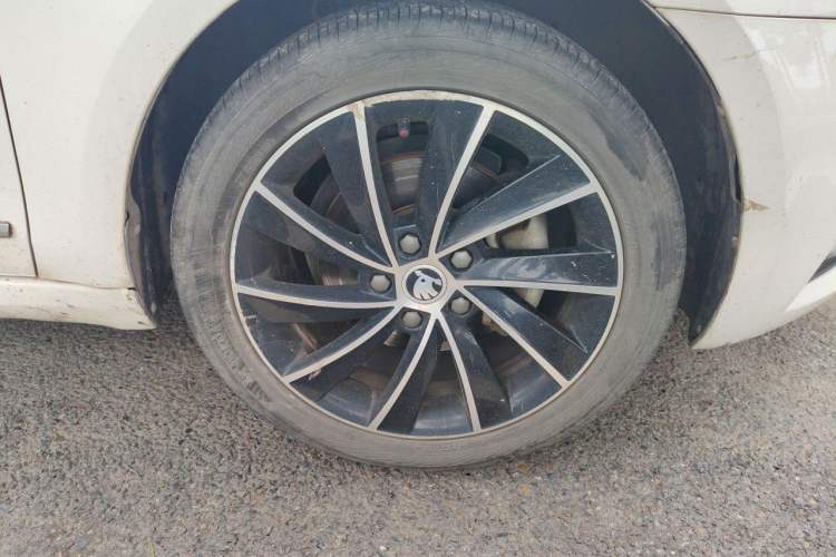 Used Skoda Octavia 2018 TSI280 DSG Luxury Edition Right Front Wheel Hub