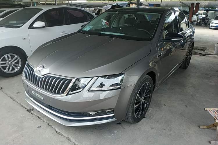 Used Skoda Octavia 2018 TSI280 DSG Luxury Edition Guazi used car, China used car export, Used car for sale, Used  cars, Cheapest cars for sale