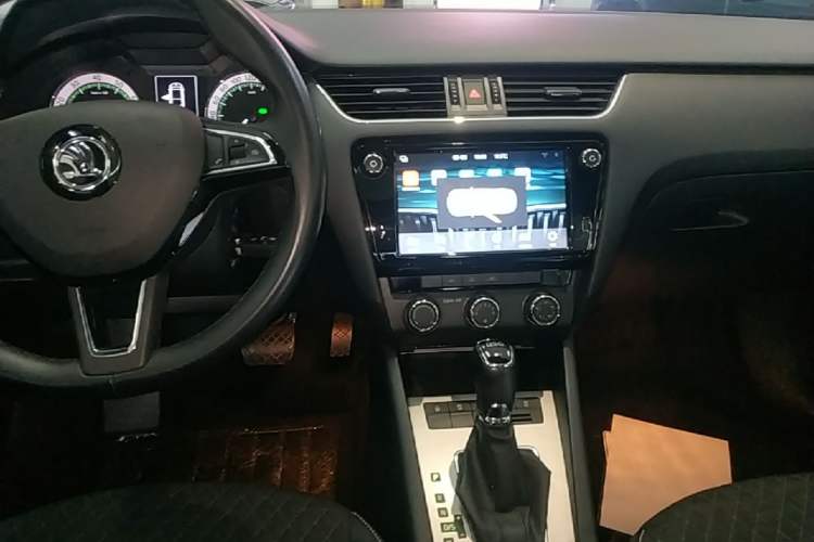 Used Skoda Octavia 2018 TSI280 DSG Luxury Edition Audio And AC Panel