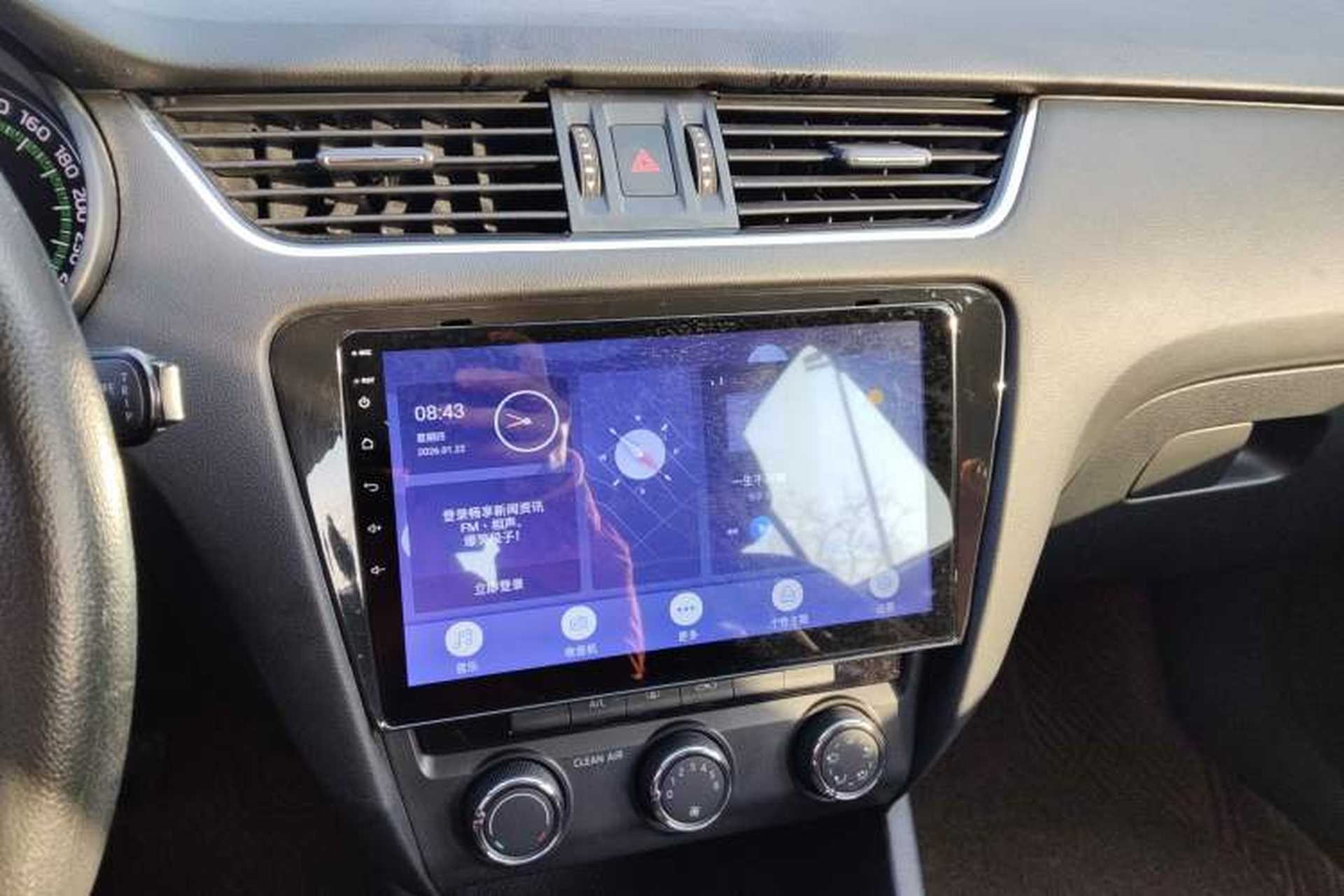 Used Skoda Octavia 2018 TSI230 DSG Comfort Edition Audio And AC Panel