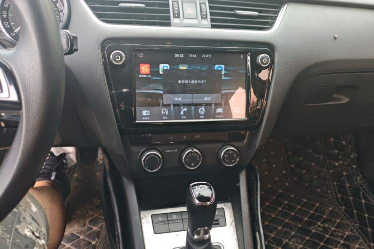 Used Skoda Octavia 2018 TSI230 DSG Comfort Edition Audio And AC Panel