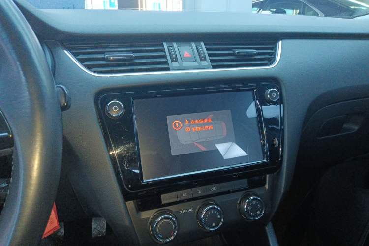 Used Skoda Octavia 2018 Station Wagon TSI230 DSG Luxury Edition Audio And AC Panel