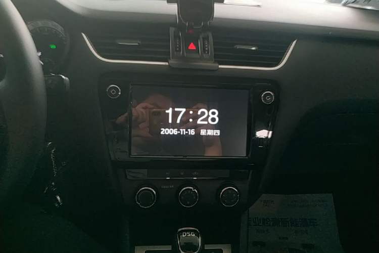Used Skoda Octavia 2018 TSI280 DSG Luxury Edition Audio And AC Panel