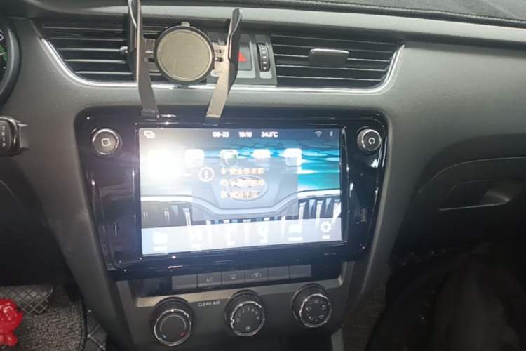 Used Skoda Octavia 2018 TSI230 DSG Comfort Edition Audio And AC Panel