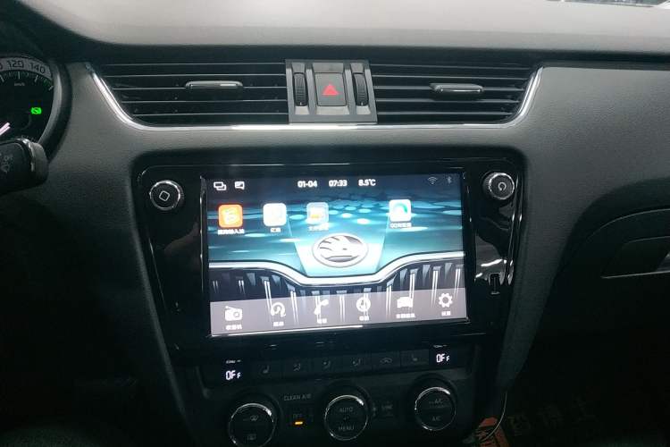 Used Skoda Octavia 2018 TSI280 DSG Flagship Edition Audio And AC Panel