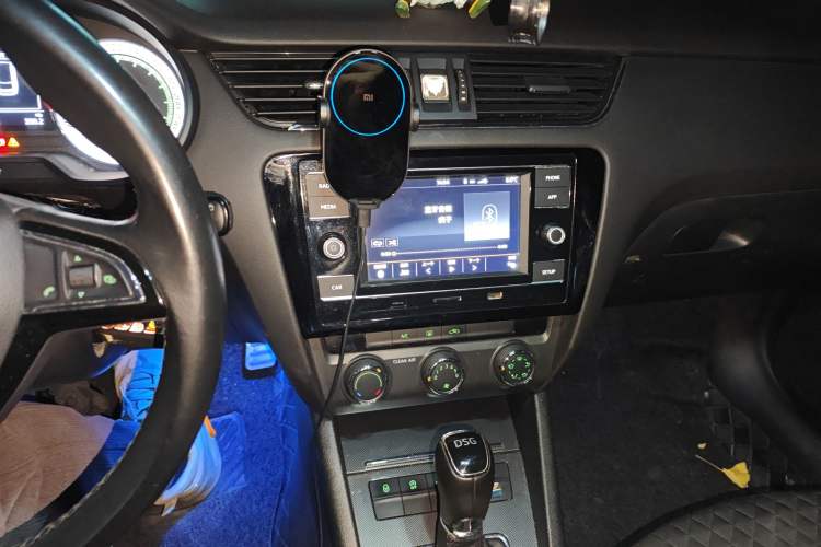 Used Skoda Octavia 2018 Station Wagon TSI280 DSG Luxury Edition Audio And AC Panel