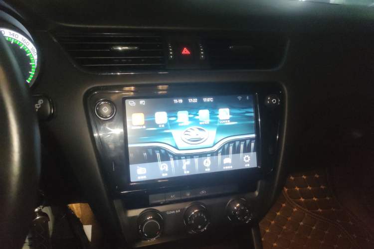 Used Skoda Octavia 2018 Station Wagon TSI230 DSG Luxury Edition Audio And AC Panel
