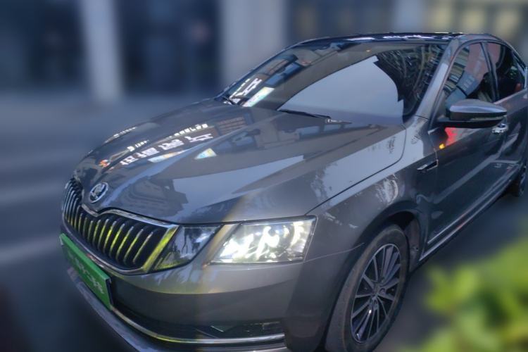 Used Skoda Octavia 2018 1.6L Automatic Luxury Edition Guazi used car, China used car export, Used car for sale, Used  cars, Cheapest cars for sale