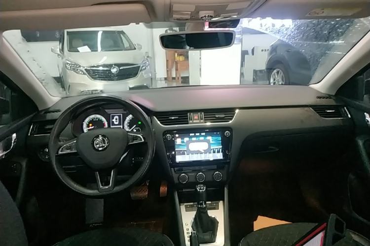 Used Skoda Octavia 2018 TSI280 DSG Luxury Edition Center Console