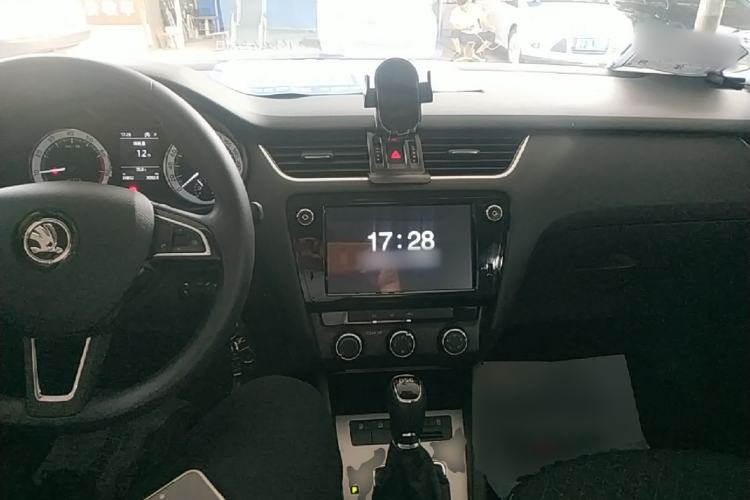 Used Skoda Octavia 2018 TSI280 DSG Luxury Edition Center Console
