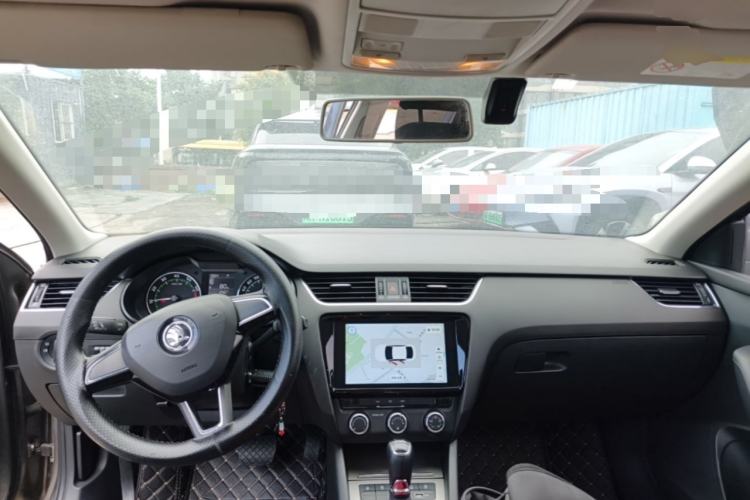 Used Skoda Octavia 2018 TSI230 DSG Comfort Edition Center Console