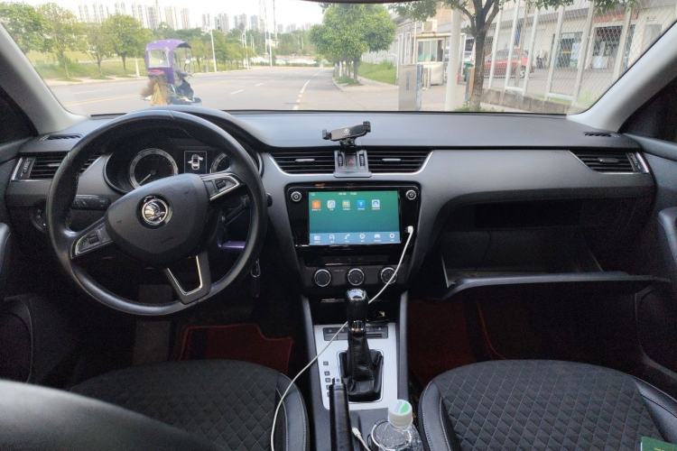 Used Skoda Octavia 2018 TSI280 DSG Luxury Edition Center Console
