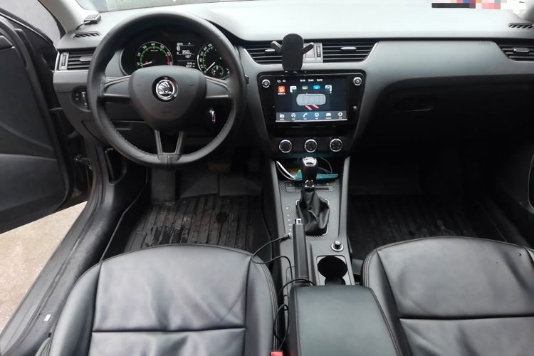 Used Skoda Octavia 2018 Station Wagon TSI230 DSG Comfort Edition Center Console