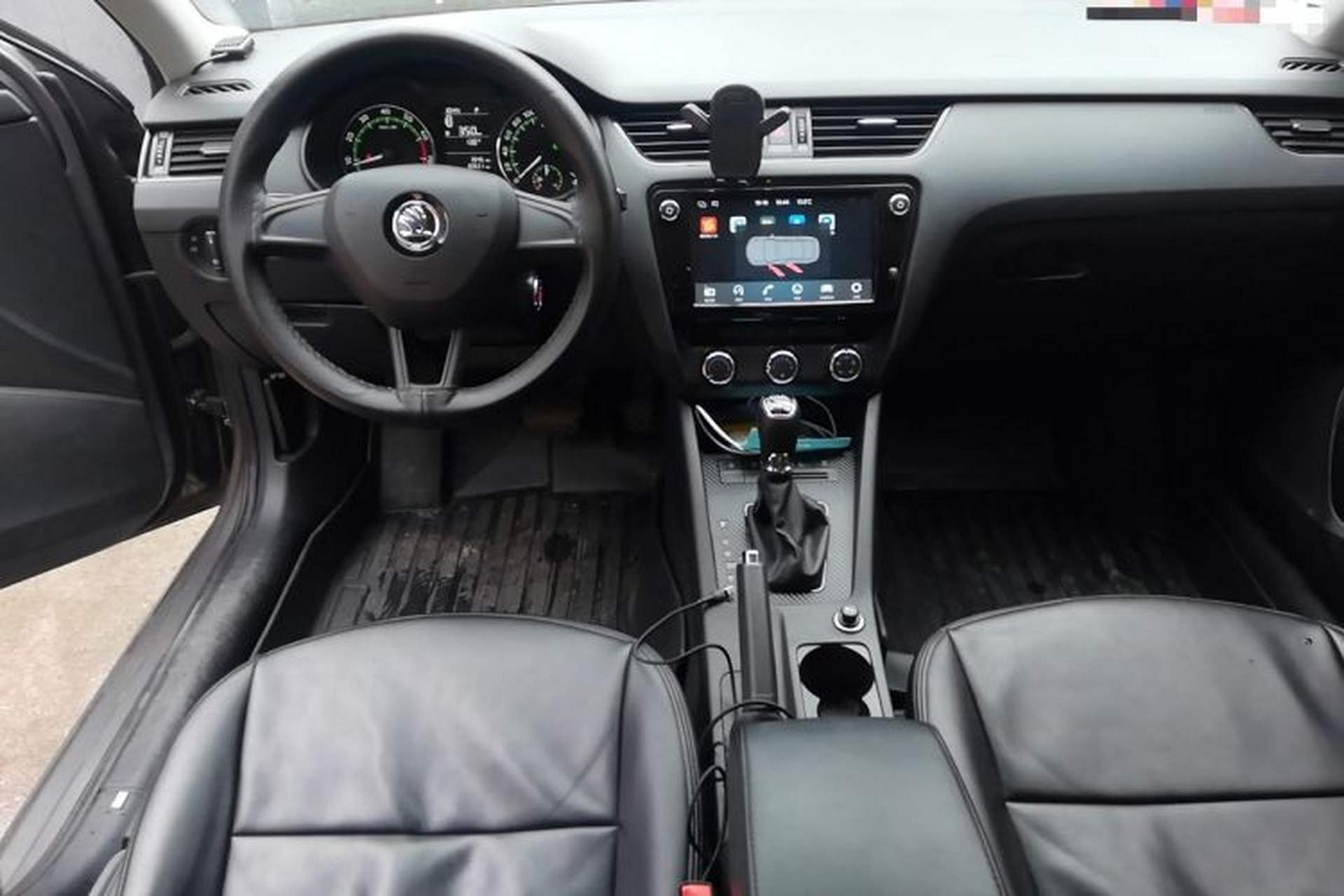 Used Skoda Octavia 2018 Station Wagon TSI230 DSG Comfort Edition Center Console