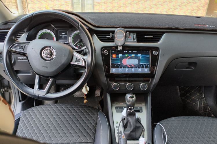 Used Skoda Octavia 2018 TSI230 DSG Luxury Edition Center Console
