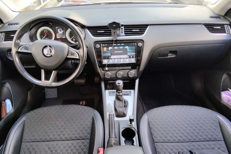 Used Skoda Octavia 2018 TSI280 DSG Luxury Edition Center Console