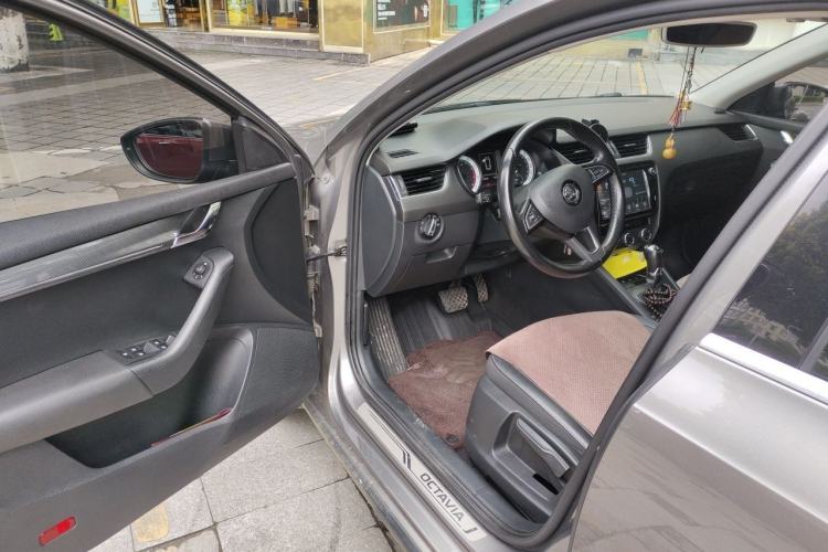 Used Skoda Octavia 2018 Station Wagon TSI280 DSG Luxury Edition Driver Seat