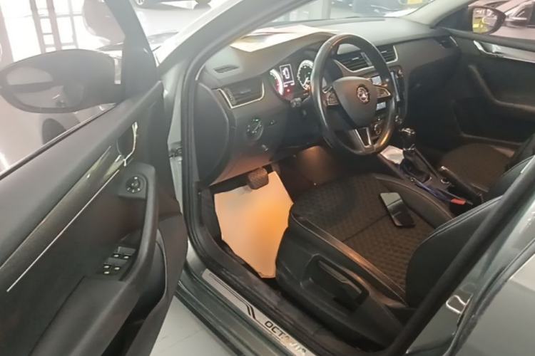 Used Skoda Octavia 2018 Station Wagon TSI230 DSG Luxury Edition Driver Seat
