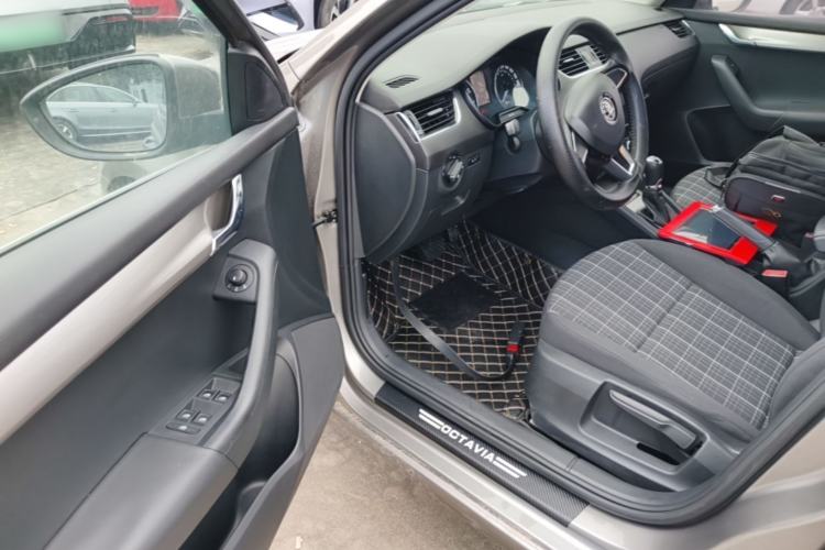 Used Skoda Octavia 2018 TSI230 DSG Comfort Edition Driver Seat