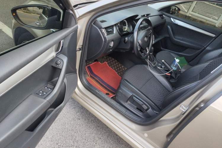 Used Skoda Octavia 2018 TSI280 DSG Luxury Edition Driver Seat