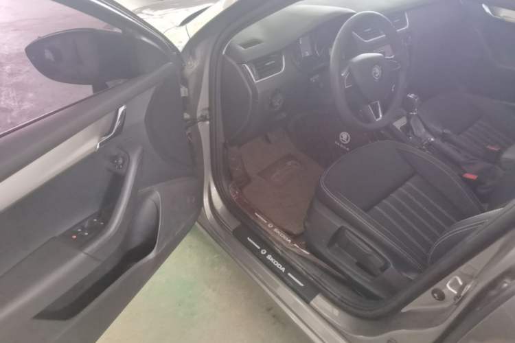 Used Skoda Octavia 2018 TSI230 DSG Comfort Edition Driver Seat