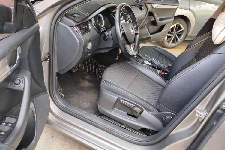 Used Skoda Octavia 2018 TSI230 DSG Luxury Edition Driver Seat