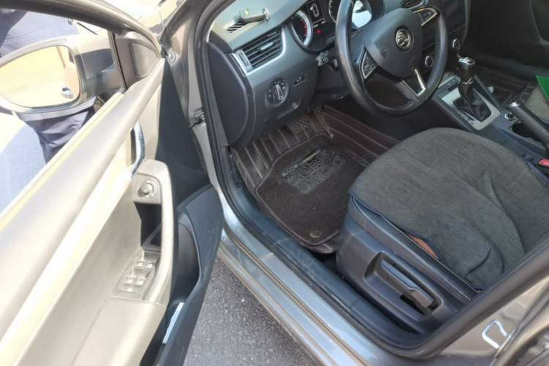 Used Skoda Octavia 2018 1.6L Automatic Luxury Edition Driver Seat