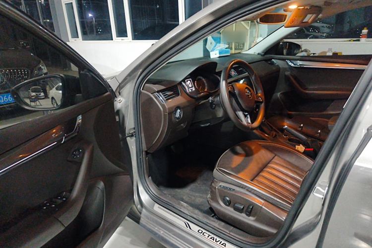 Used Skoda Octavia 2018 Station Wagon TSI280 DSG Flagship Edition Driver Seat