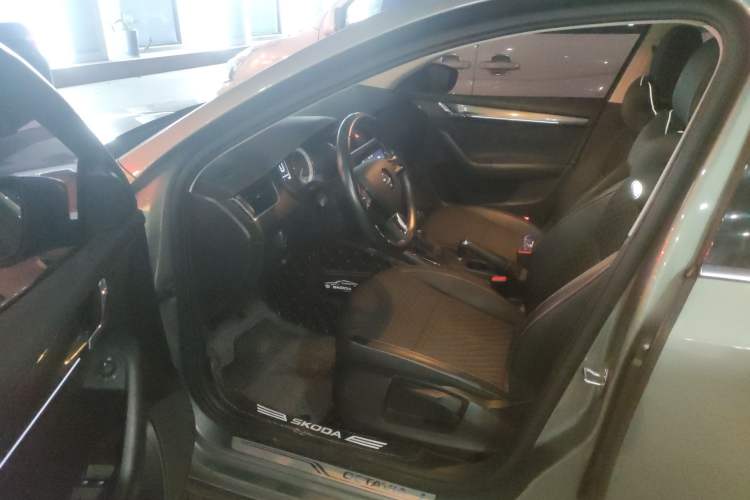 Used Skoda Octavia 2018 Station Wagon TSI230 DSG Luxury Edition Driver Seat