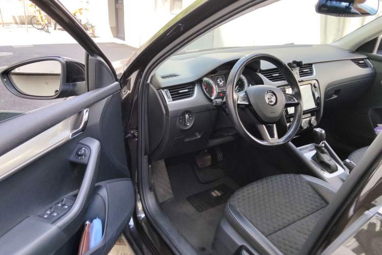 Used Skoda Octavia 2018 TSI280 DSG Luxury Edition Driver Seat