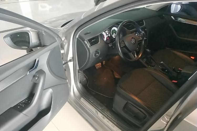 Used Skoda Octavia 2018 Station Wagon TSI280 DSG Luxury Edition Driver Seat