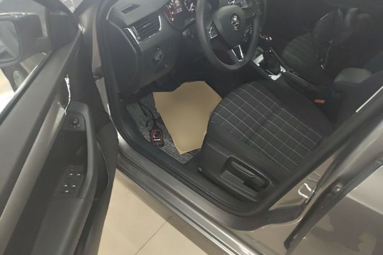 Used Skoda Octavia 2018 1.6L Automatic Comfort Edition Driver Seat