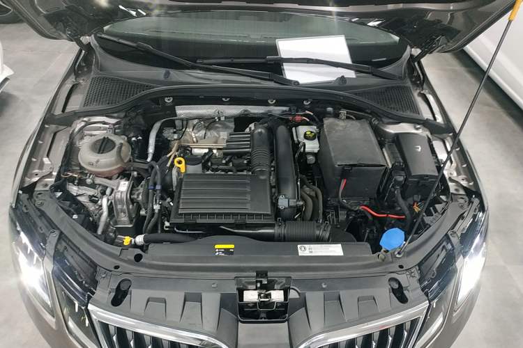 Used Skoda Octavia 2018 TSI280 DSG Flagship Edition Engine Bay