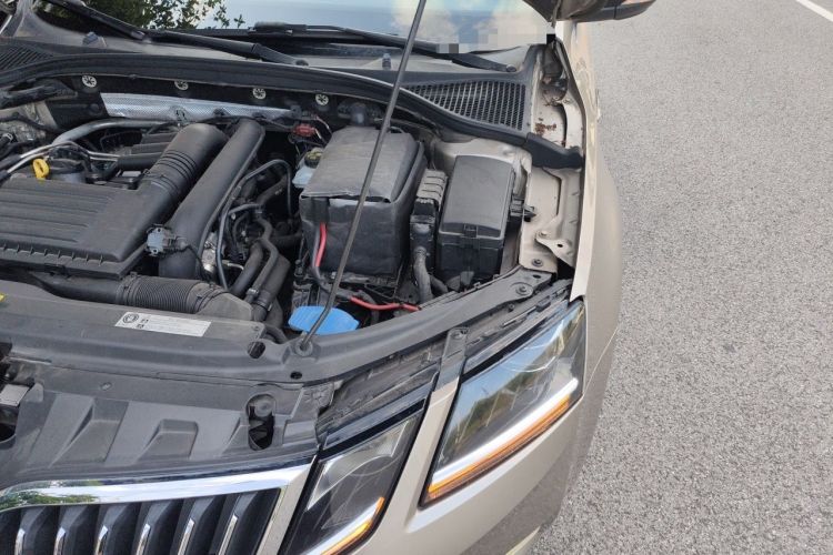 Used Skoda Octavia 2018 TSI280 DSG Luxury Edition Engine Bay Left