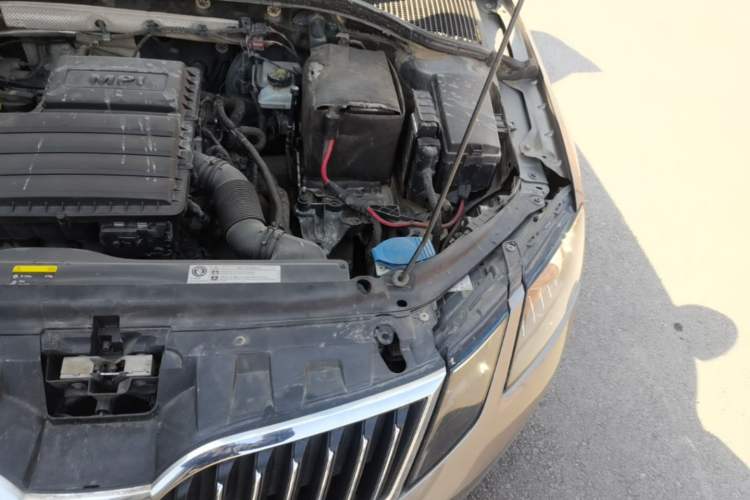 Used Skoda Octavia 2018 1.6L Automatic Luxury Edition Engine Bay Left