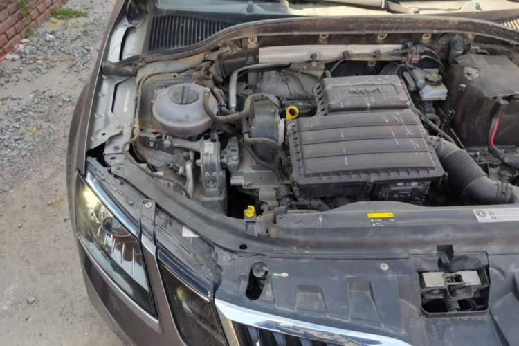 Used Skoda Octavia 2018 1.6L Automatic Luxury Edition Engine Bay Right