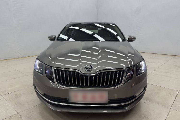 Used Skoda Octavia 2018 1.6L Automatic Luxury Edition Exterior 1