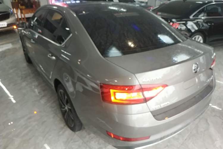 Used Skoda Octavia 2018 TSI280 DSG Luxury Edition Exterior 2