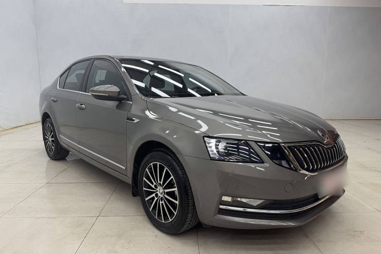 Used Skoda Octavia 2018 1.6L Automatic Luxury Edition Exterior 2