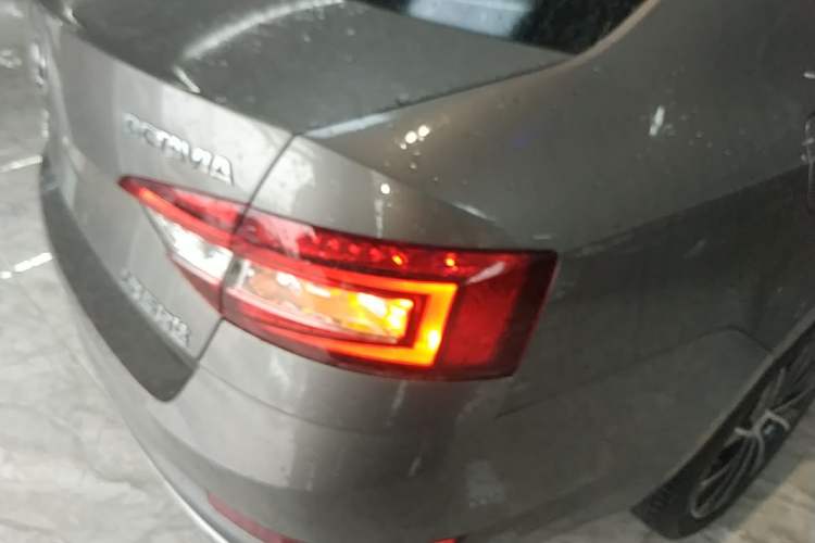Used Skoda Octavia 2018 TSI280 DSG Luxury Edition Exterior 3