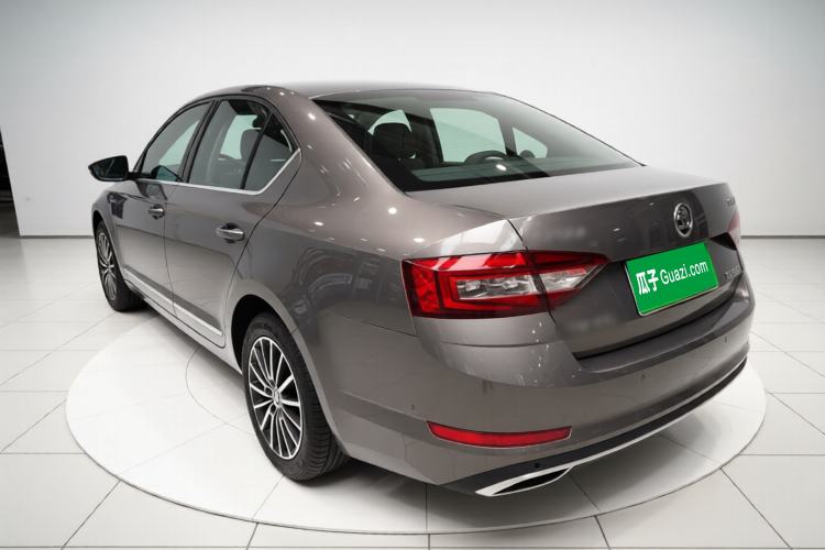 Used Skoda Octavia 2018 TSI230 DSG Luxury Edition Exterior 3