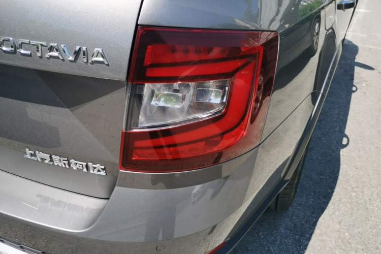 Used Skoda Octavia 2018 Station Wagon TSI230 DSG Luxury Edition Exterior 3