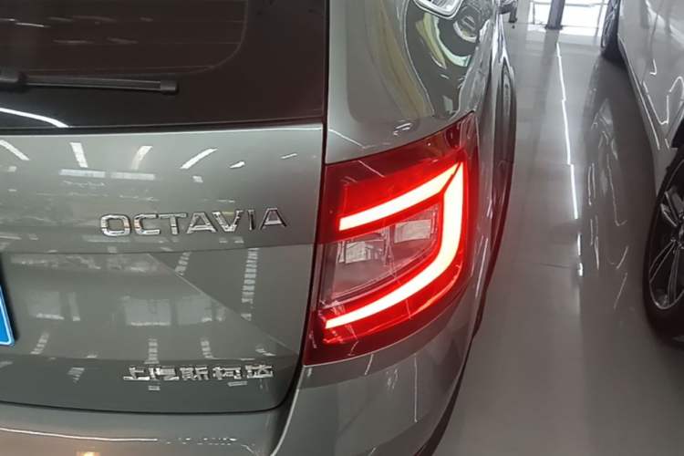 Used Skoda Octavia 2018 Station Wagon TSI230 DSG Luxury Edition Exterior 3