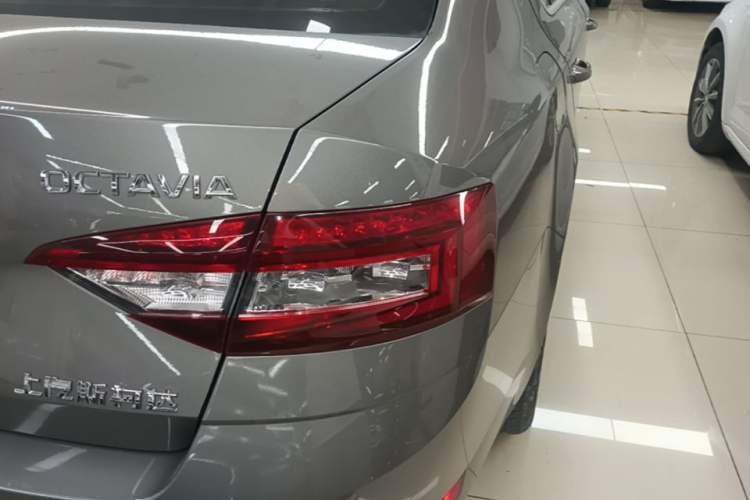 Used Skoda Octavia 2018 TSI230 DSG Comfort Edition Exterior 3