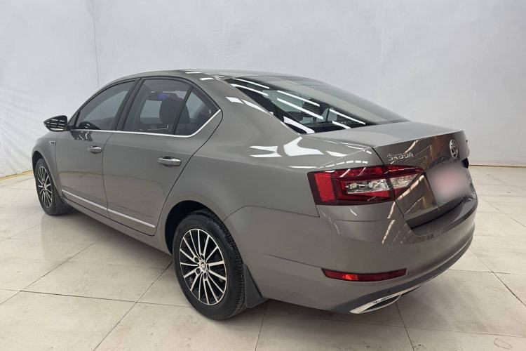 Used Skoda Octavia 2018 1.6L Automatic Luxury Edition Exterior 3